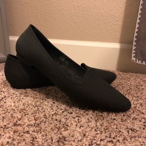 Size 11 CROC flats!